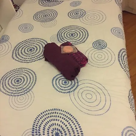 Bedroom In Central - Women Only